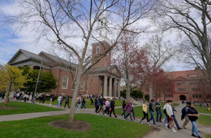 Mỹ ký sắc lệnh hạn chế visa du học Harvard