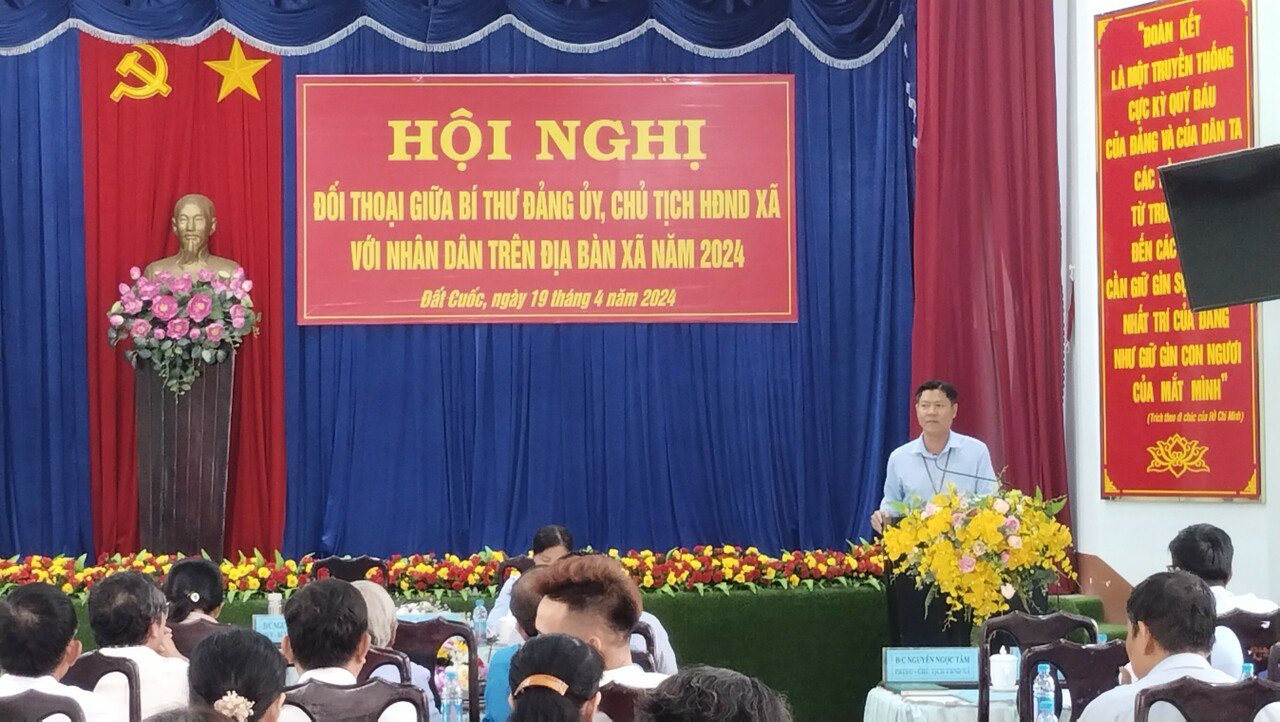 XÃ ĐẤT CUỐC TỔ CHỨC HỘI NGHỊ ĐỐI THOẠI GIỮA BÍ THƯ ĐẢNG ỦY, CHỦ TỊCH HĐND VỚI NHÂN DÂN NĂM 2024