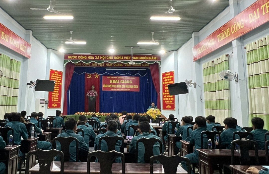 XÃ ĐẤT CUỐC TỔ CHỨC KHAI GIẢNG HUẤN LUYỆN LỰC LƯỢNG DÂN QUÂN NĂM 2024