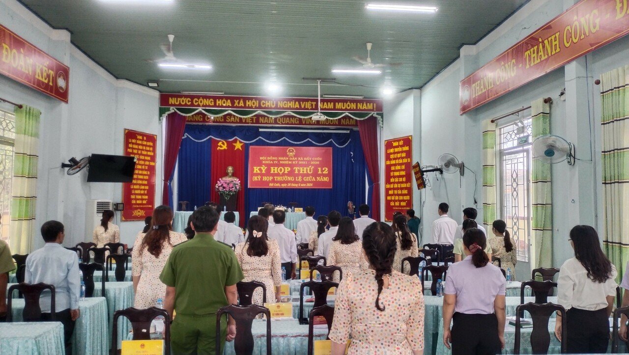 HỘI ĐỒNG NHÂN DÂN XÃ ĐẤT CUỐC TỔ CHỨC KỲ HỌP LẦN THỨ 12 (THƯỜNG LỆ GIỮA NĂM) KHÓA IV, NHIỆM KỲ 2021-2026