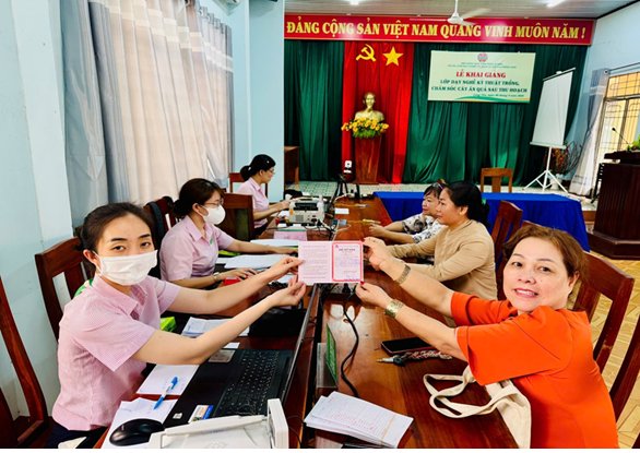 Gửi tiết kiệm tại ngân hàng chính sác xã hội - Chung tay xoá đói giảm nghèo