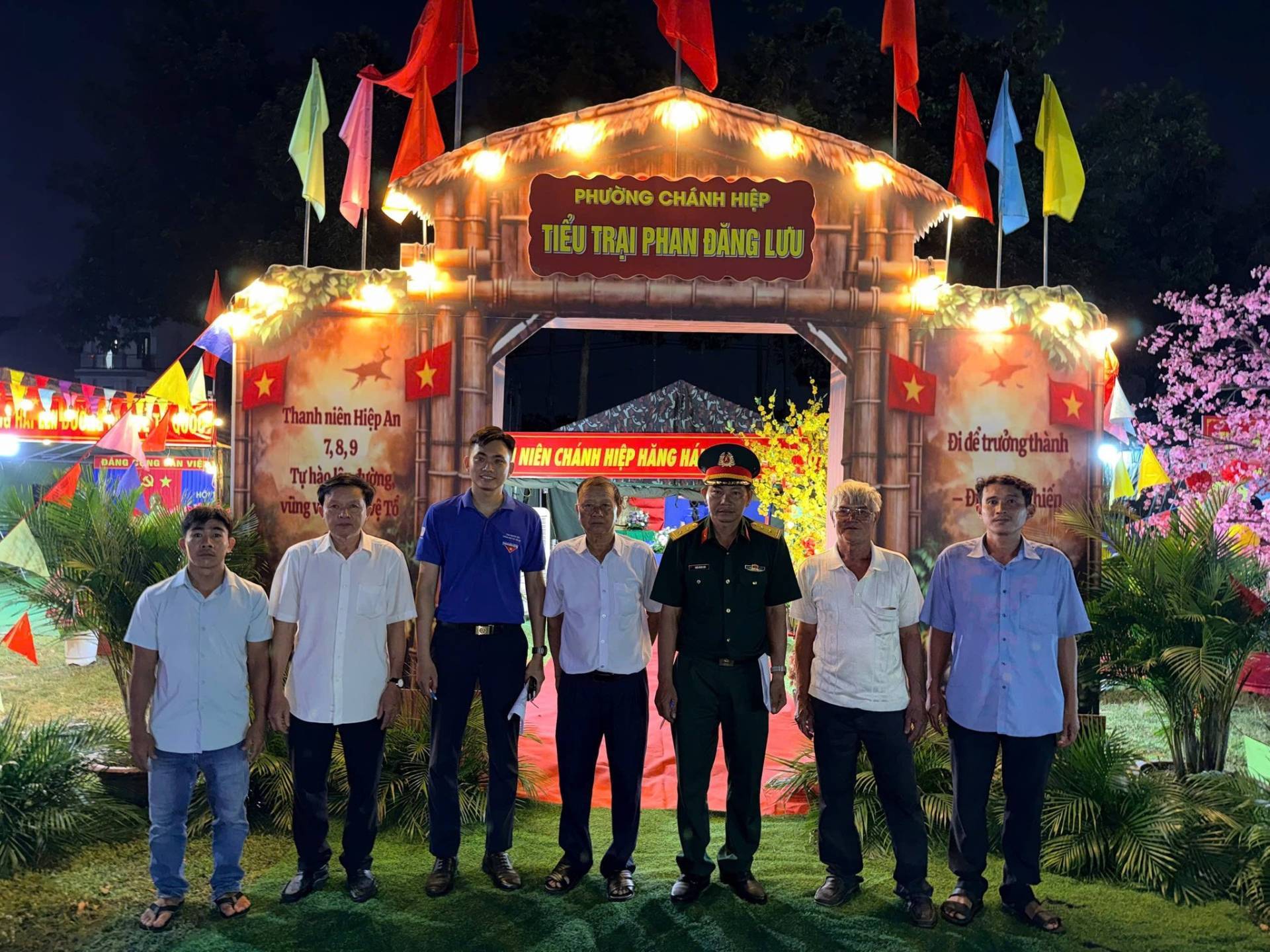 C&oacute; thể l&agrave; h&igrave;nh ảnh về đền thờ v&agrave; văn bản cho biết 'PHƯỜNG CH&Aacute;NH PHƯỜNGCH&Aacute;NHHIỆP HIỆP TIỀU TRẠI PHAN TIẾUTRĄIPHANĐĂNGLƯU ĐẶNG ĐĂNGLƯU LƯU BAHO Thanhni&ecirc;nHiệpAn 7,8,9 Trh&agrave;o Trh&agrave;nk&ograve;n NI&Ecirc;N HAMИ HIỆP H&Agrave;NG Ά&Nu;&Nu;6Й HA Đidếtruởngth&agrave;nh'