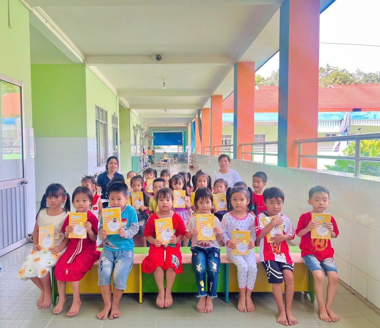 C&oacute; thể l&agrave; h&igrave;nh ảnh về trẻ em v&agrave; văn bản