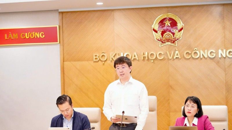Thứ trưởng Khoa học v&agrave; C&ocirc;ng nghệ B&ugrave;i Ho&agrave;ng Phương ph&aacute;t biểu tại họp b&aacute;o. (Ảnh: TL)