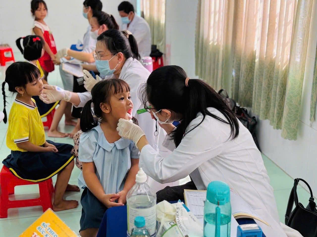 C&oacute; thể l&agrave; h&igrave;nh ảnh về trẻ em v&agrave; bệnh viện