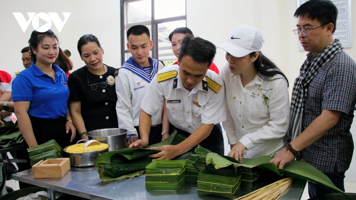 can bo, chien si, nguoi dan bien dao tay nam gui tron niem tin ve Dai hoi xiv hinh anh 3