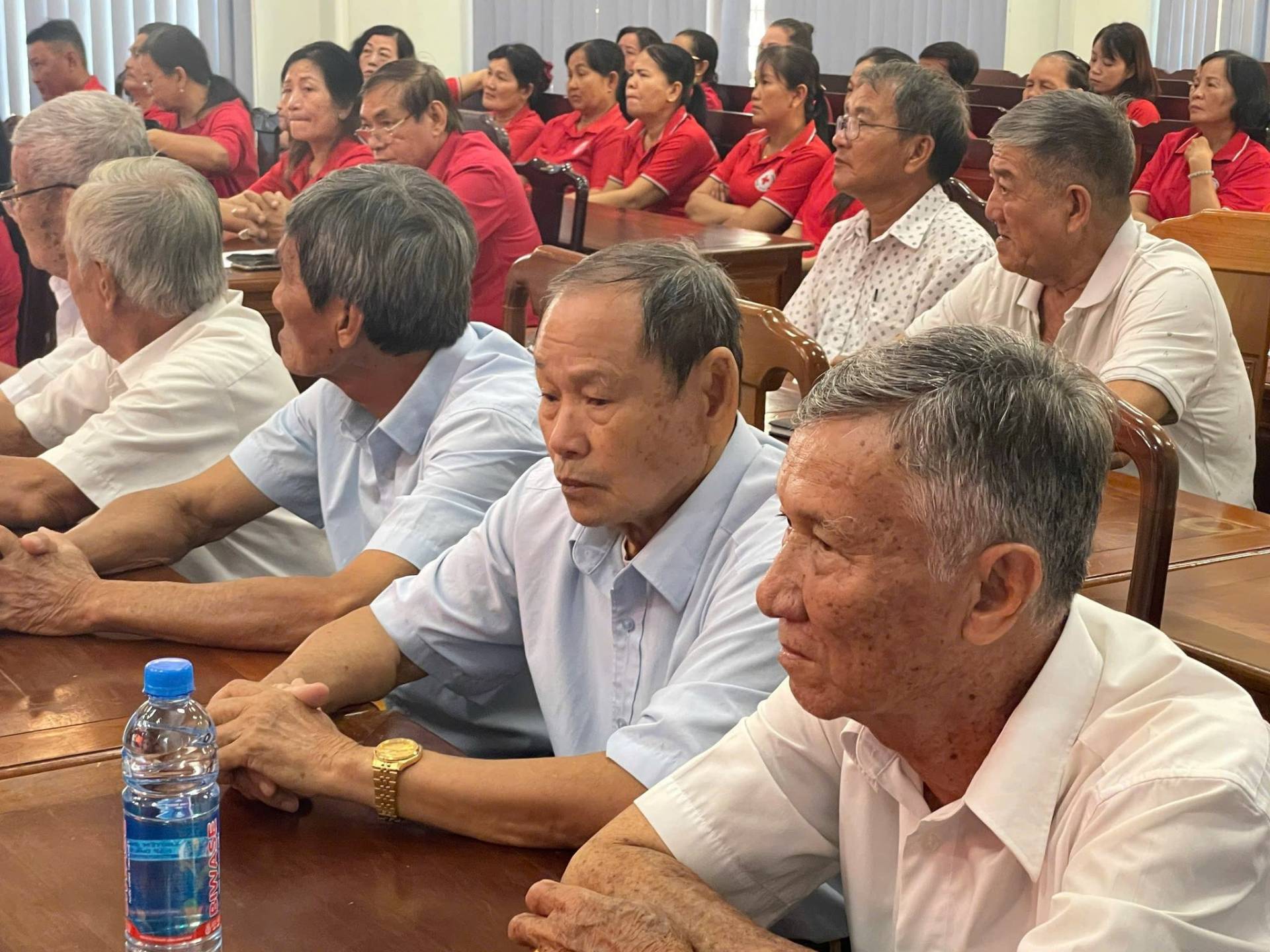 C&oacute; thể l&agrave; h&igrave;nh ảnh về một hoặc nhiều người