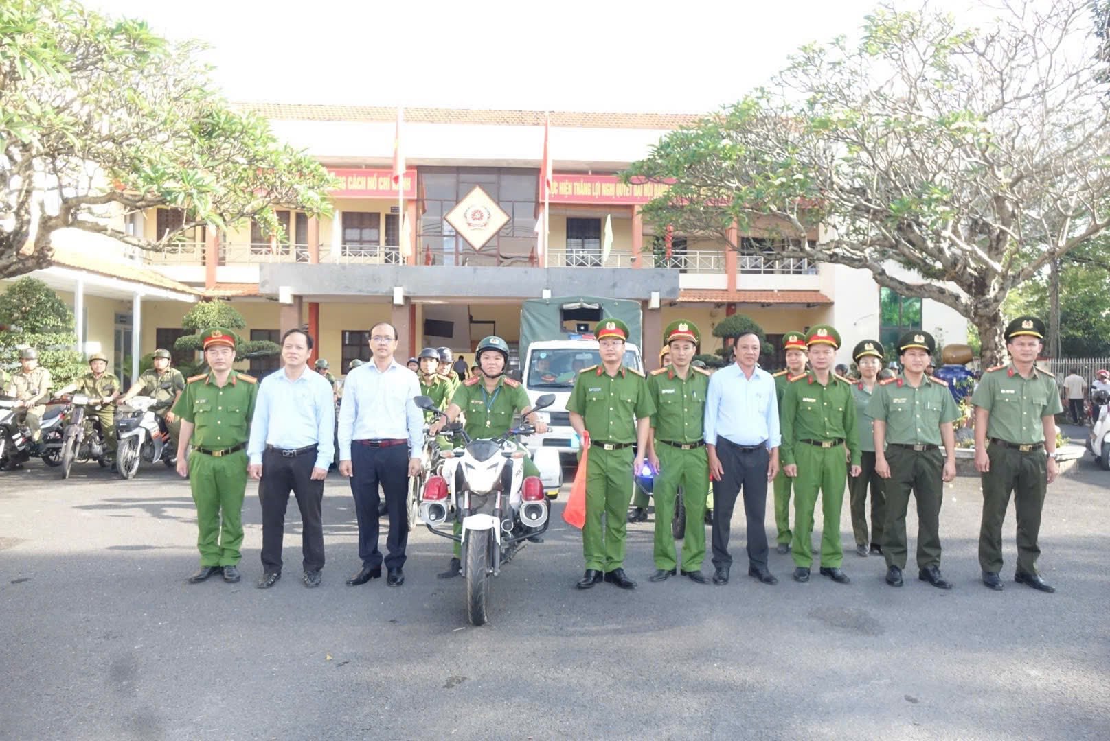 CÔNG AN PHƯỜNG CHÁNH HIỆP RA QUÂN THỰC HIỆN CAO ĐIỂM PHÒNG NGỪA, PHÁT HIỆN, NGĂN CHẶN, TẤN CÔNG, TRẤN ÁP TỘI PHẠM, BẢO ĐẢM ANTT TẾT NGUYÊN ĐÁN BÍNH NGỌ 2026