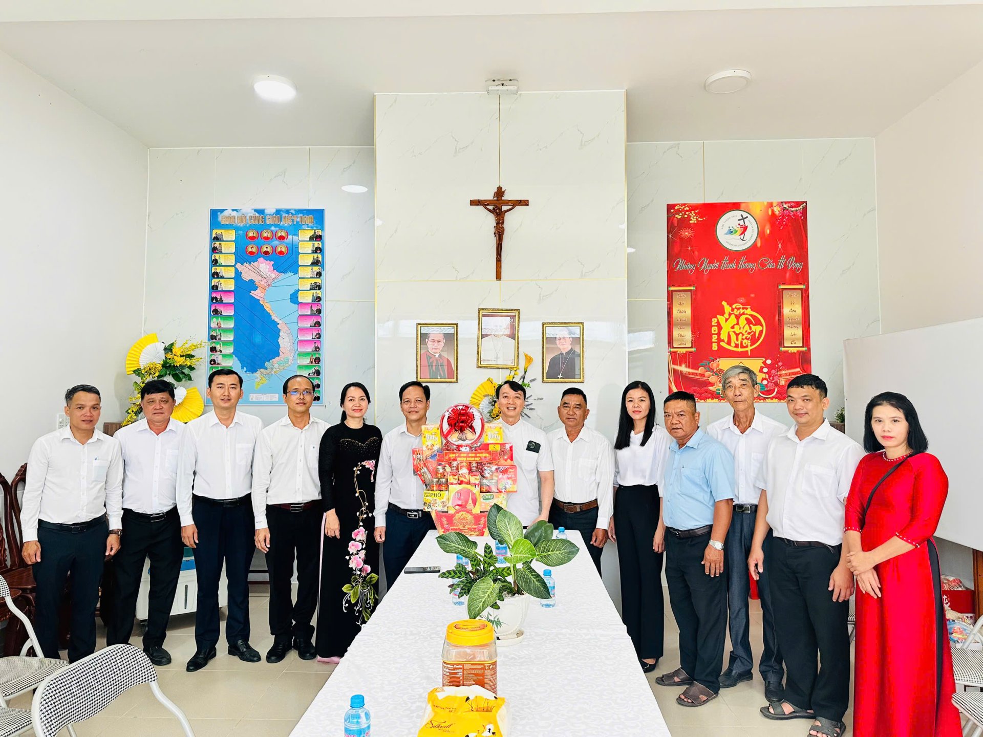 Phường Chánh Hiệp: Thăm và tặng quà cho Giáo xứ Mỹ Hảo nhân Lễ Giáng sinh.