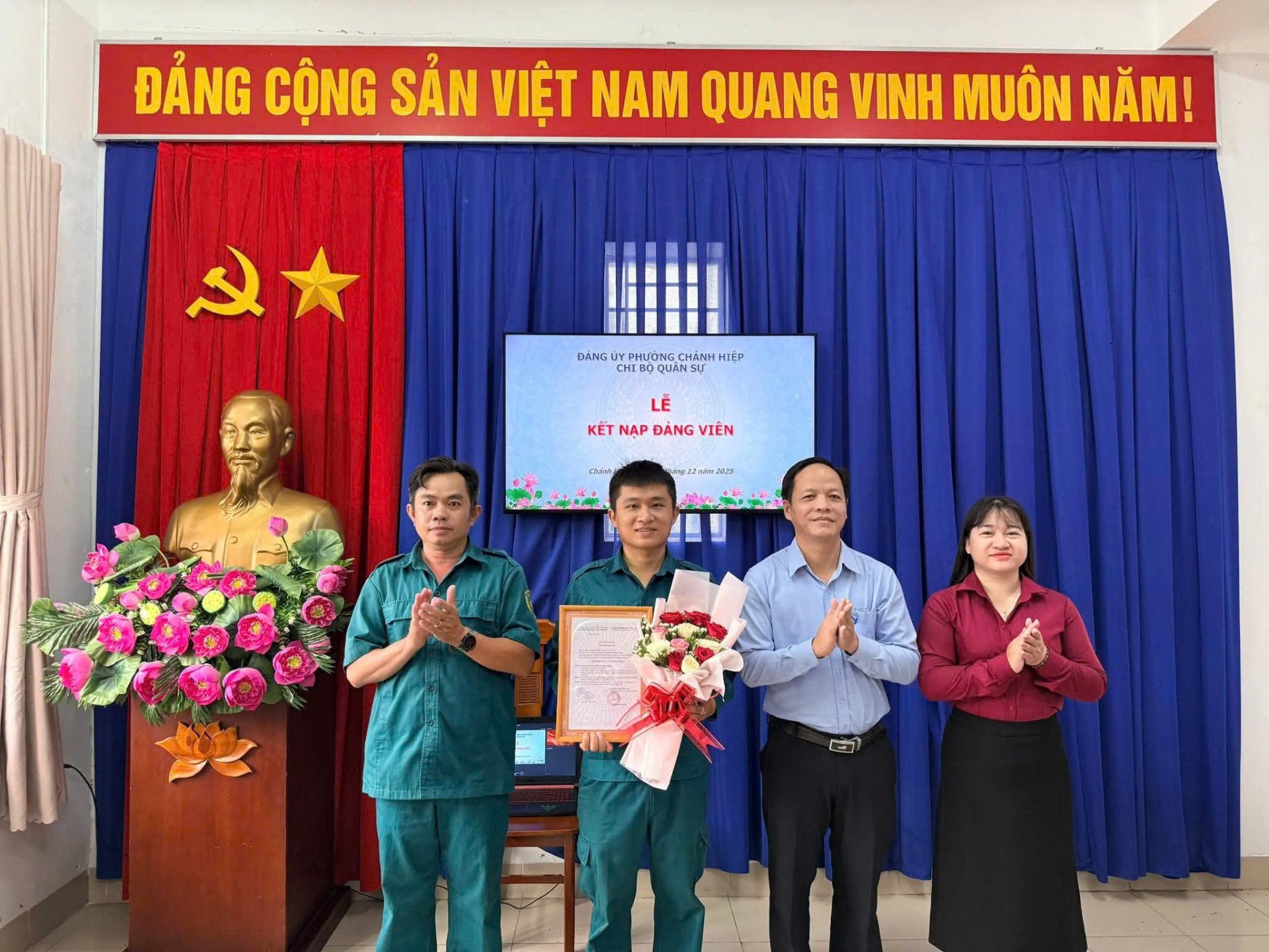 CHI BỘ QUÂN SỰ PHƯỜNG CHÁNH HIỆP, THÀNH PHỐ HỒ CHÍ MINH TỔ CHỨC LỄ KẾT NẠP ĐẢNG VIÊN MỚI