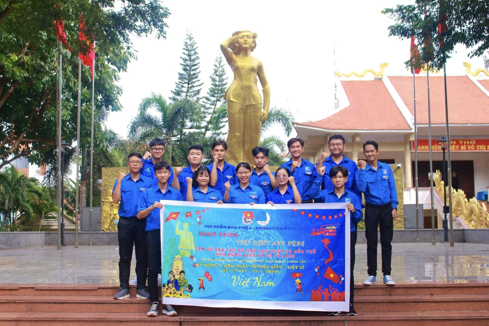 Chi đoàn Thanh niên khu phố 4 tổ chức hoạt động về nguồn "Hành trình Tiếp Bước Anh Hùng" 🇻🇳