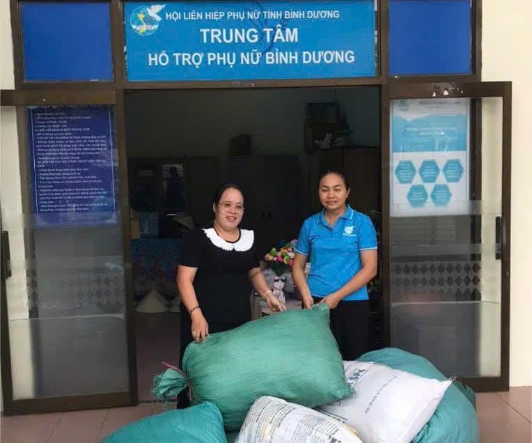 Phụ nữ Bình Dương ủng hộ đồng bào các tỉnh miền Bắc khắc phục thiệt hại do bão, lũ