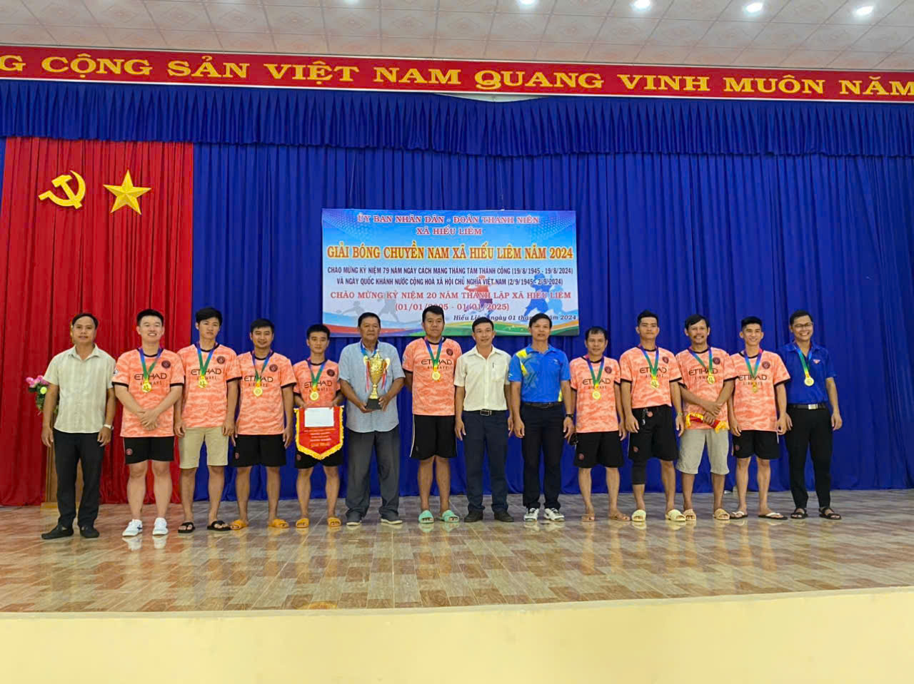 UBND – Đoàn Thanh niên xã Hiếu Liêm tổ chức giải bóng chuyền Nam năm 2024