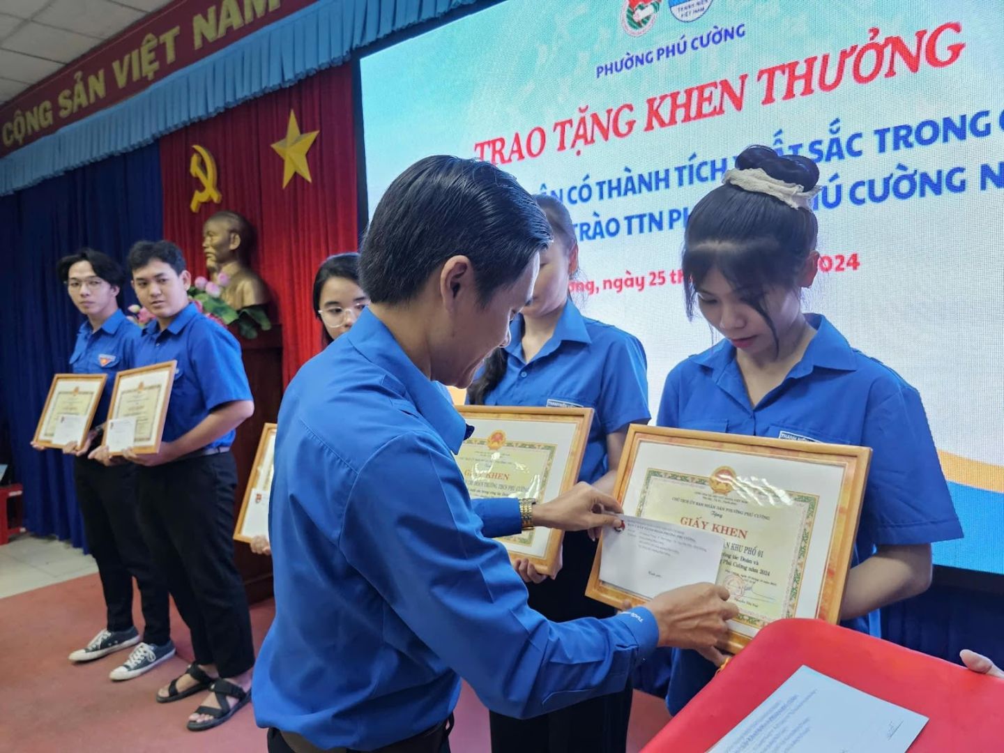 C:\Users\User\Downloads\Thư mục mới (2)\468220158_973142958193372_2143805651178443361_n.jpg