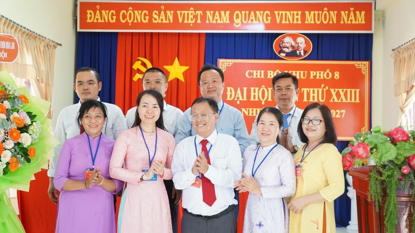 F:\USB PHUONG PHU CUONG\Hinh Hoat dong Dang uy - HDND - UBND - MTTQ\Dang uy\DH DANG BO 2025 - 2030\Hình Đại hội các chi bộ\Khu 8_03-11-2024\Bầu cử và Ra mắt Đại hội_Đại biểu dự cấp trên\DSC07640.JPG