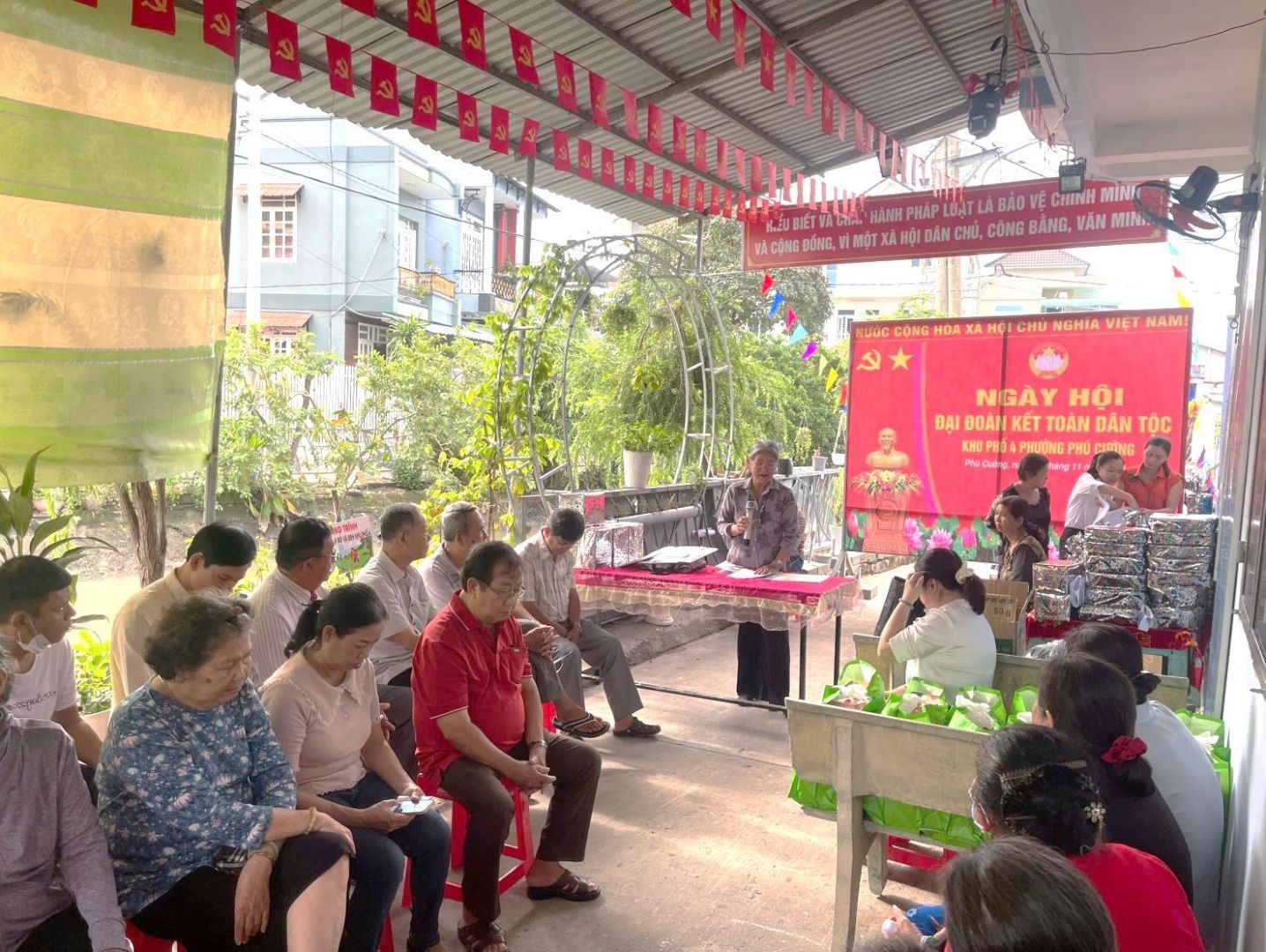 C:\Users\User\Downloads\Đại đoàn kết 2024\Khu 04\z6017173782794_2636f39fe5def67e3663783ba2e4840e.jpg
