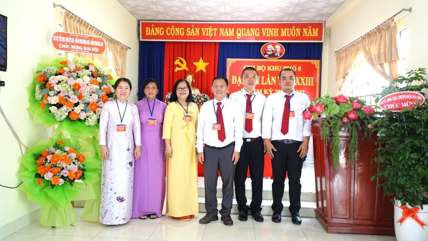 F:\USB PHUONG PHU CUONG\Hinh Hoat dong Dang uy - HDND - UBND - MTTQ\Dang uy\DH DANG BO 2025 - 2030\Hình Đại hội các chi bộ\Khu 8_03-11-2024\Bầu cử và Ra mắt Đại hội_Đại biểu dự cấp trên\DSC07635.JPG