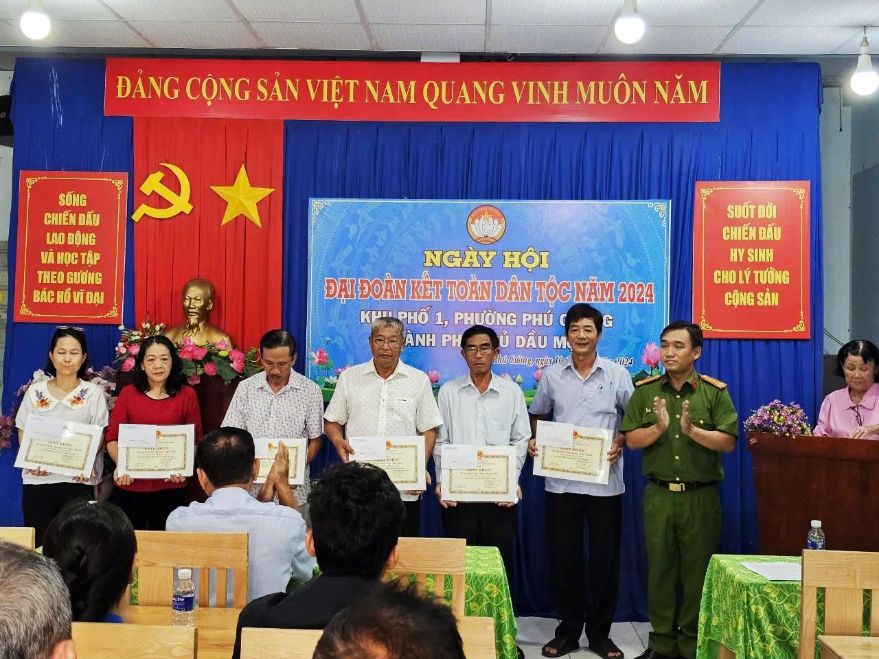 C:\Users\User\Downloads\Đại đoàn kết 2024\Khu 01\z6017672881908_421e095f578a32b8ff0cec03a7a5e648.jpg