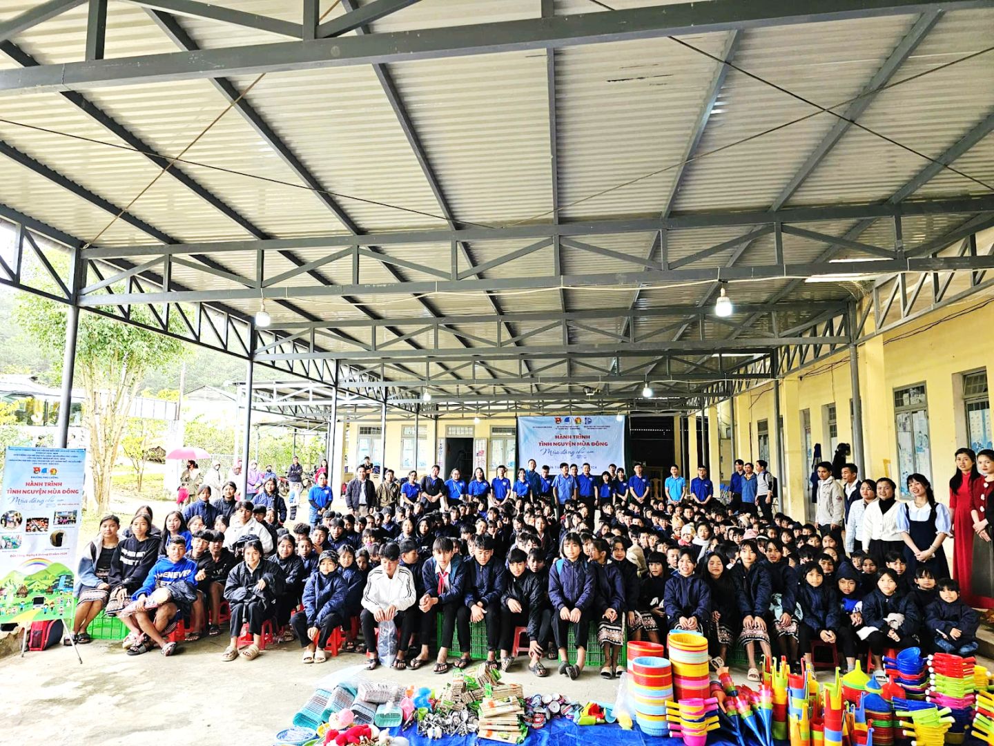 Có thể là hình ảnh về 1 người và văn bản
