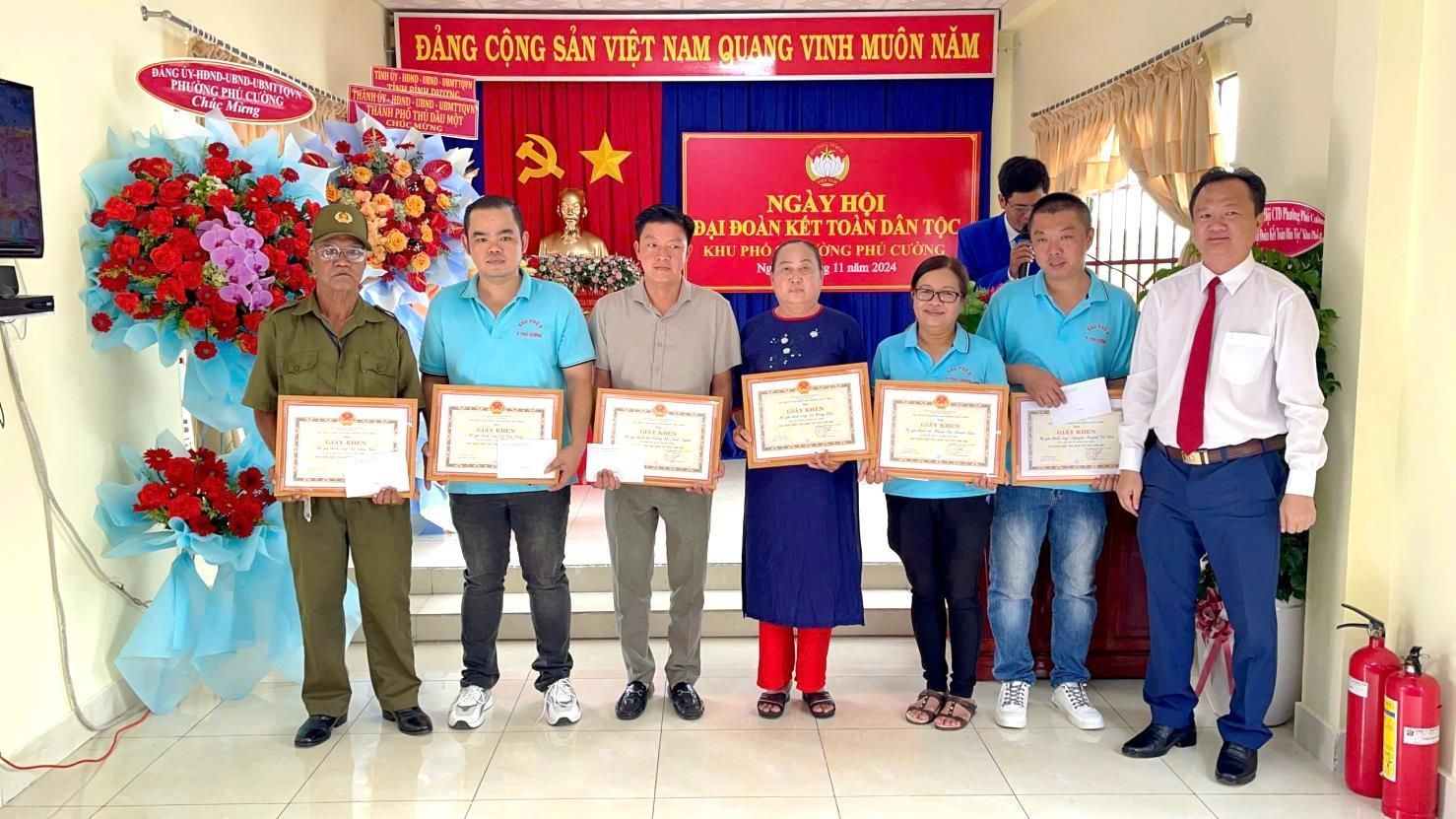 C:\Users\User\Downloads\Đại đoàn kết 2024\Khu 08\z6018167633291_32545624b01f757ebd74b4bf501e2fbc.jpg