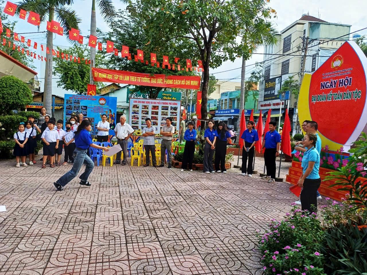 C:\Users\User\Downloads\Đại đoàn kết 2024\Khu 08\z6017062508249_d1b7f2e896b243af70bbfe799b9f5980.jpg