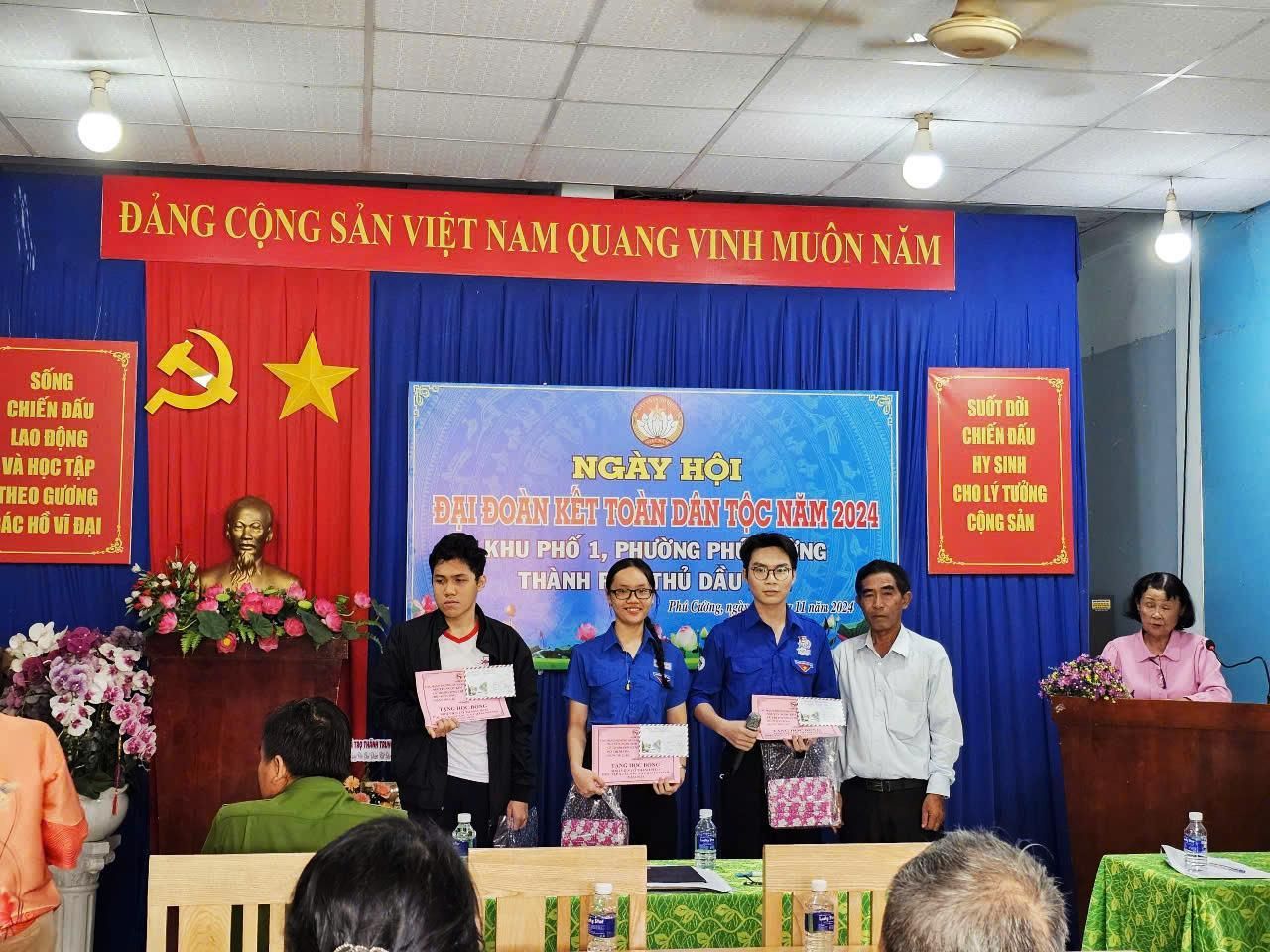 C:\Users\User\Downloads\Đại đoàn kết 2024\Khu 01\z6017672899152_a94cf3450deb7f57e3654fb05b6db48b.jpg