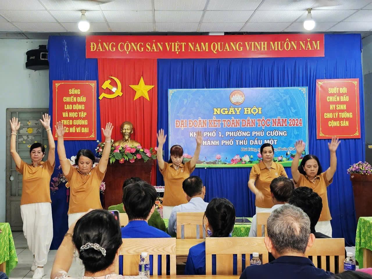 C:\Users\User\Downloads\Đại đoàn kết 2024\Khu 01\z6017672854833_369b03c989b0e0c79d61722d6f1453ea.jpg