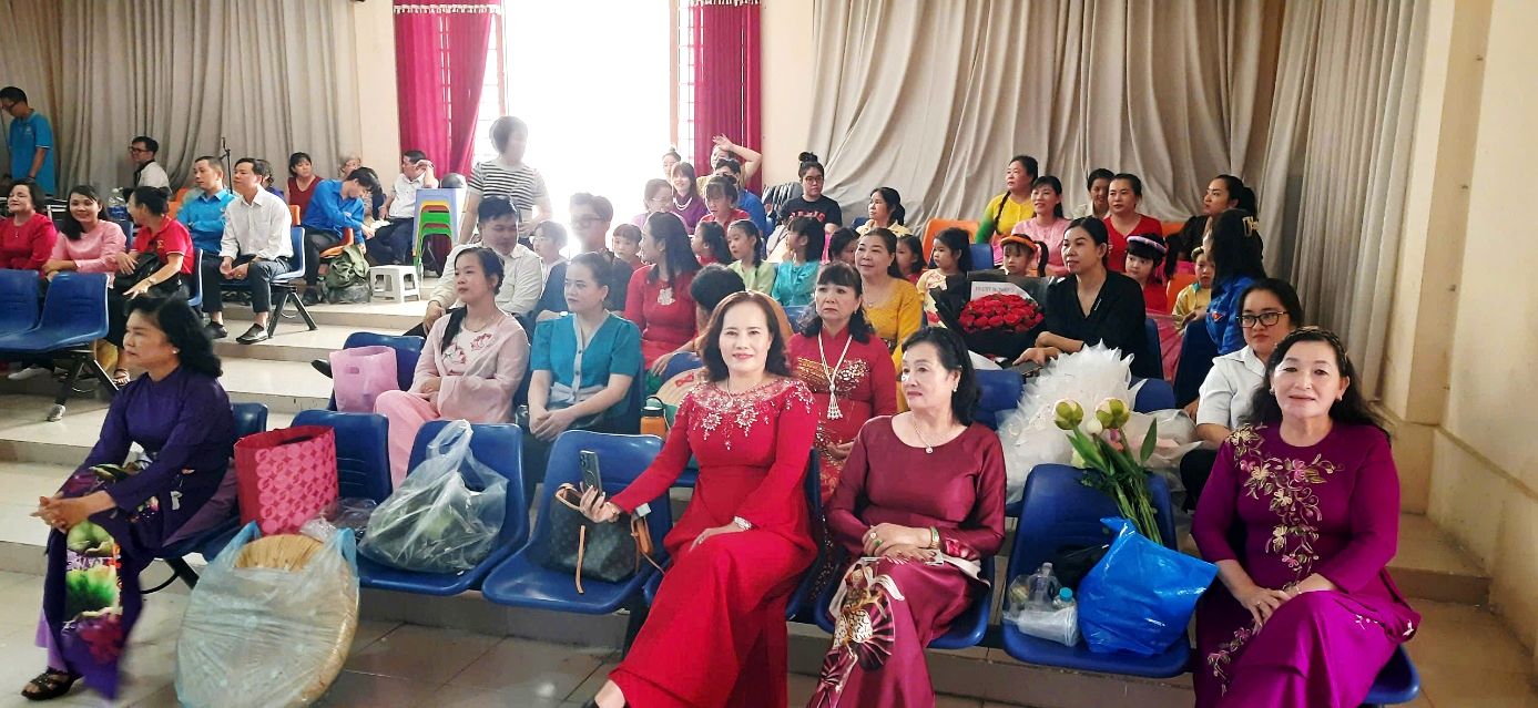 A group of women sitting in chairsDescription automatically generated