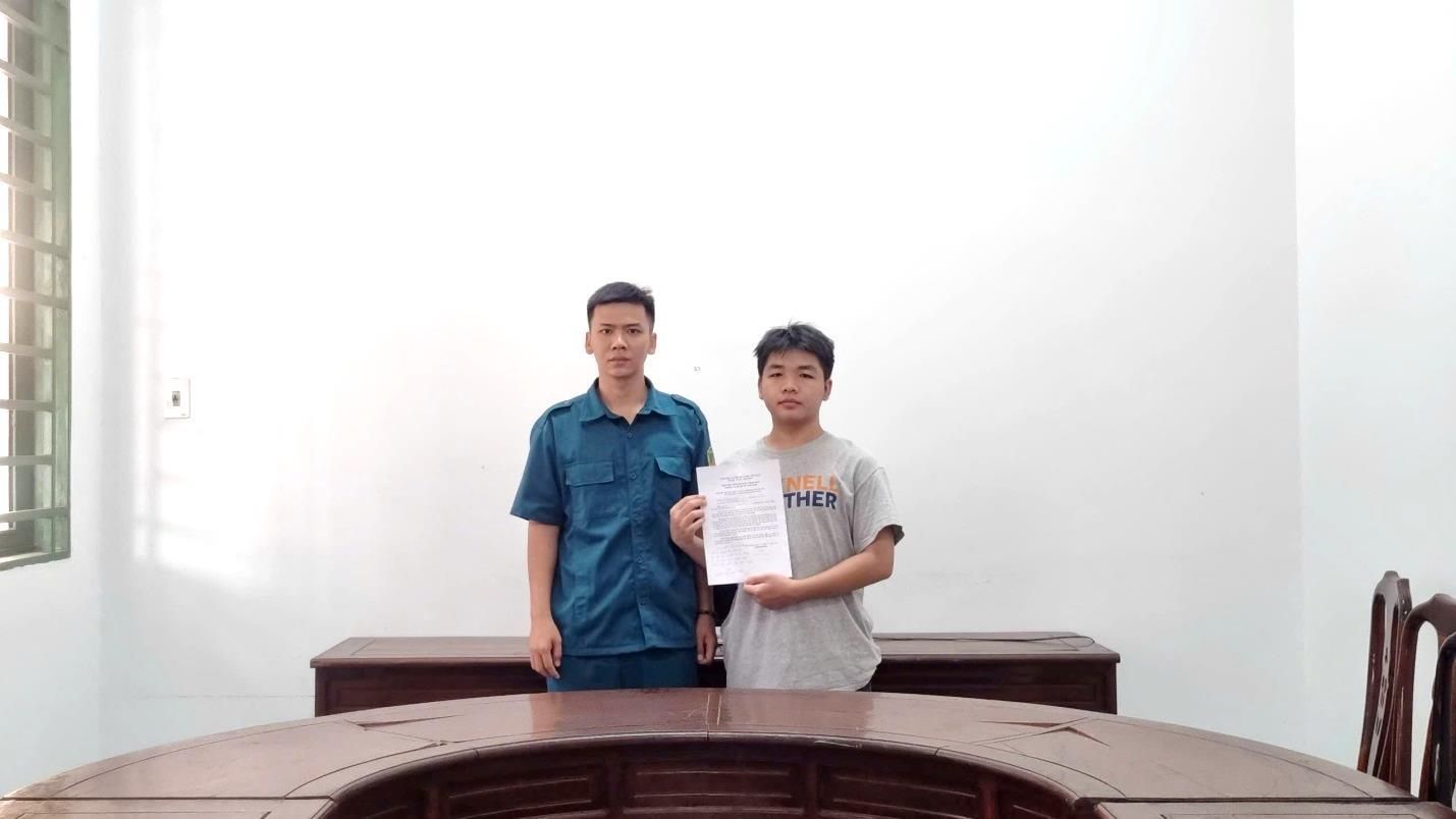 C:\Users\User\Downloads\Tình nguyện NVQS 2025\z6151465679138_04a57d6a6153186e9c6ba429d756bf73.jpg