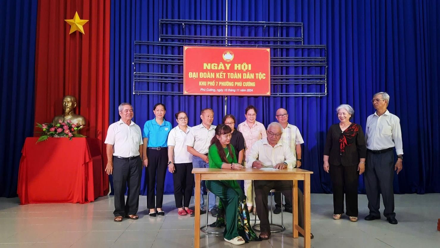 C:\Users\User\Downloads\Đại đoàn kết 2024\Khu 07\z6018316070904_3d581d940c60e9c2218e9d2312ad0516.jpg