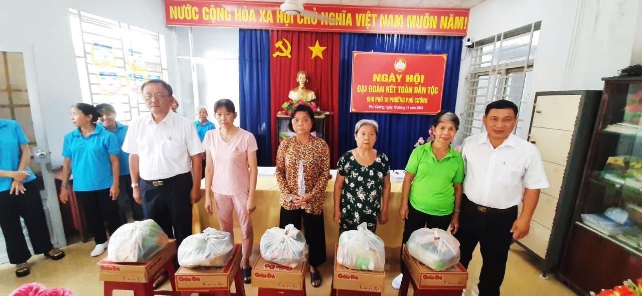 C:\Users\User\Downloads\Đại đoàn kết 2024\Khu 10\z6018435852110_058268889990598de88308d0b620dabe.jpg