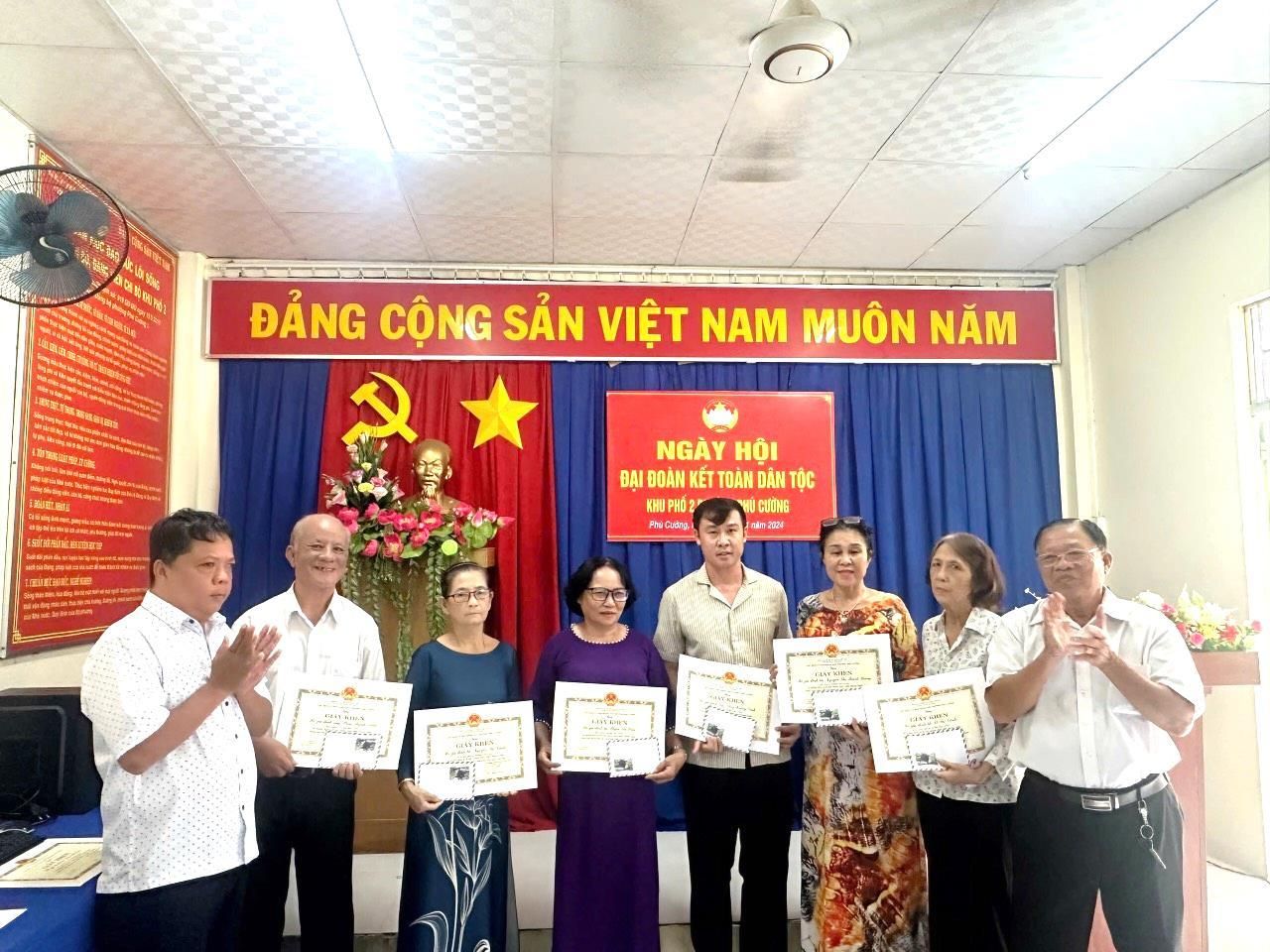 C:\Users\User\Downloads\Đại đoàn kết 2024\Khu 02\z6017588806838_b6c80bfbdd8bb2c4dd7a4b743fcdc2d6.jpg