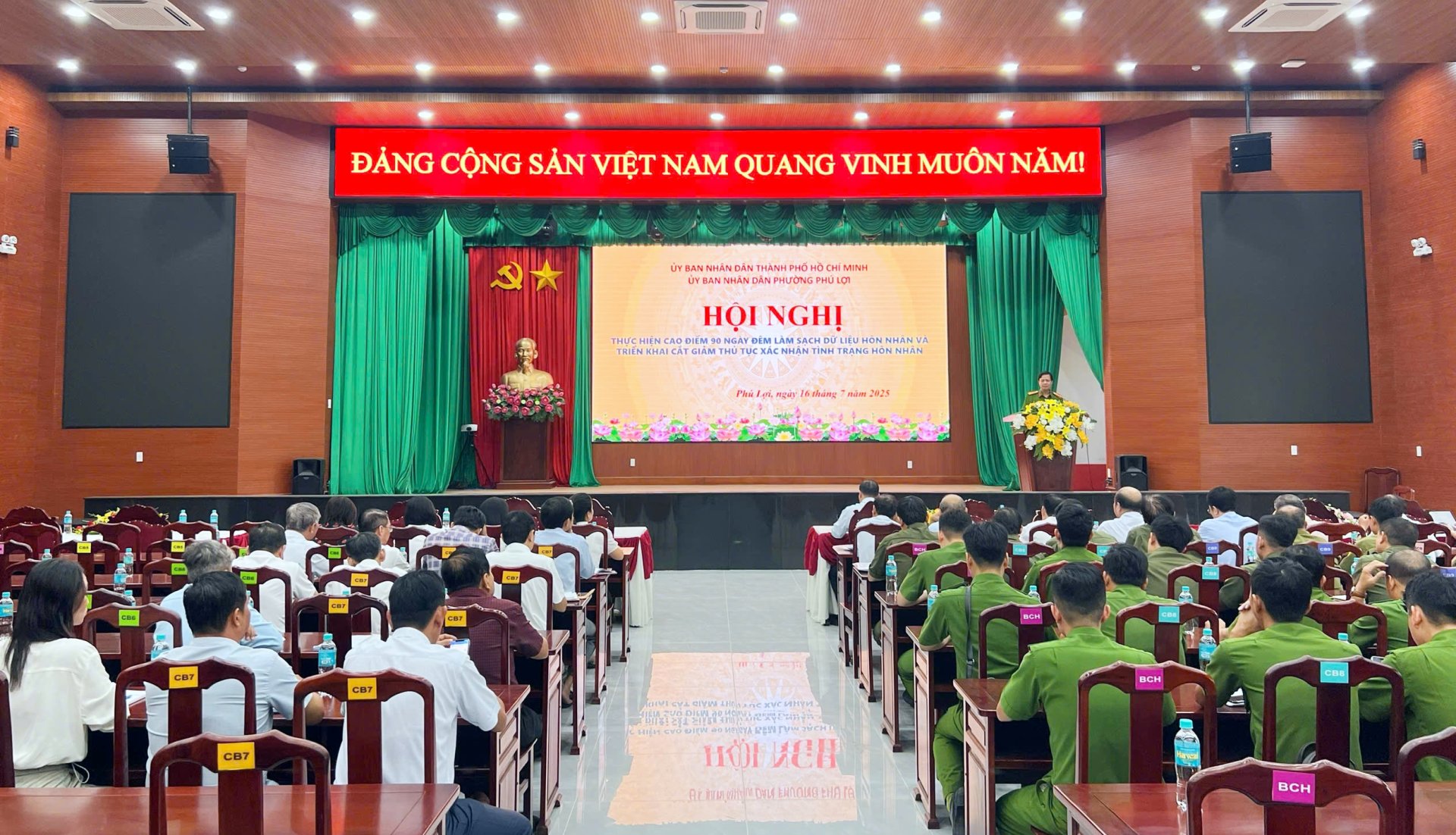 Công an phường Phú Lợi mở đợt cao điểm 90 ngày đêm làm sạch dữ liệu hôn nhân