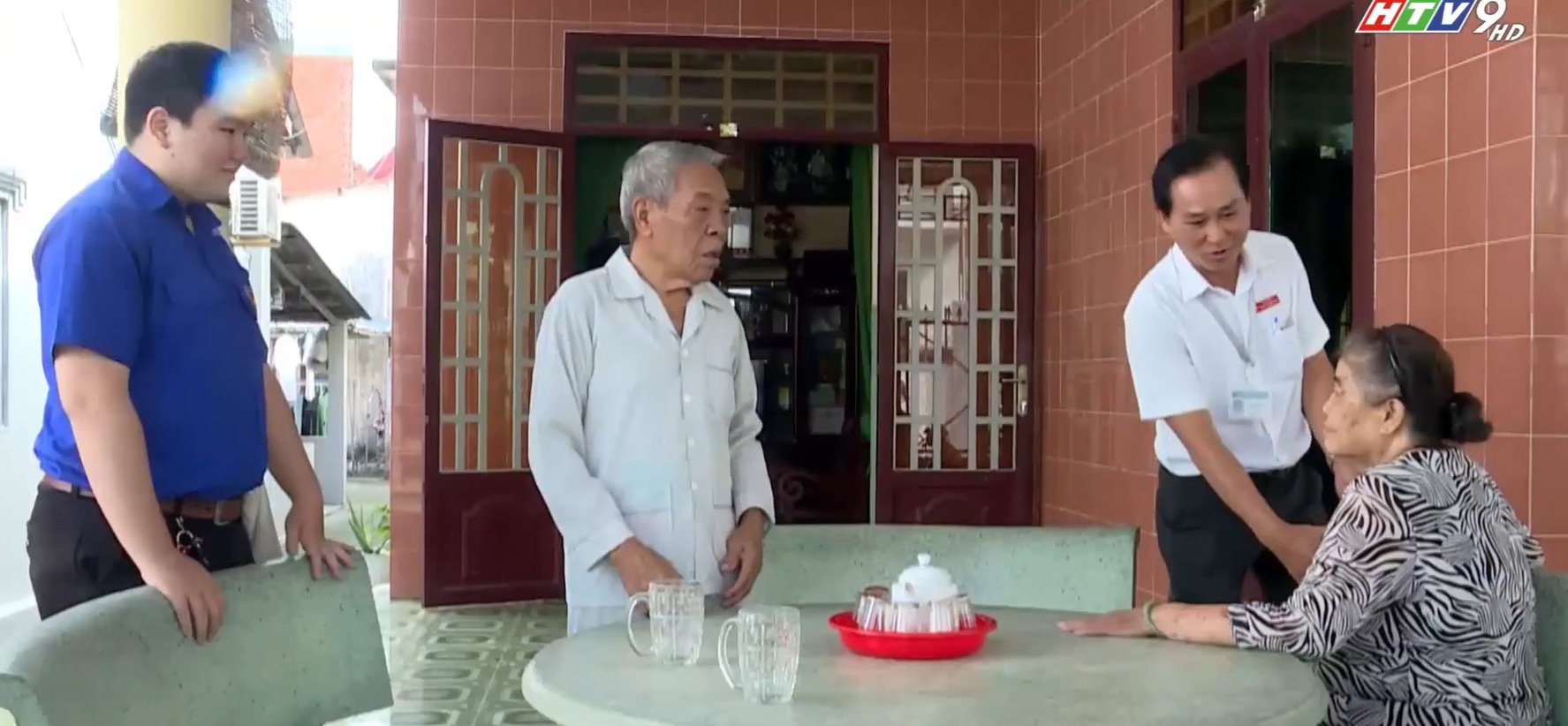 Tiếp tục hỗ trợ người dân thực hiện hồ sơ trực tuyến tại nhà