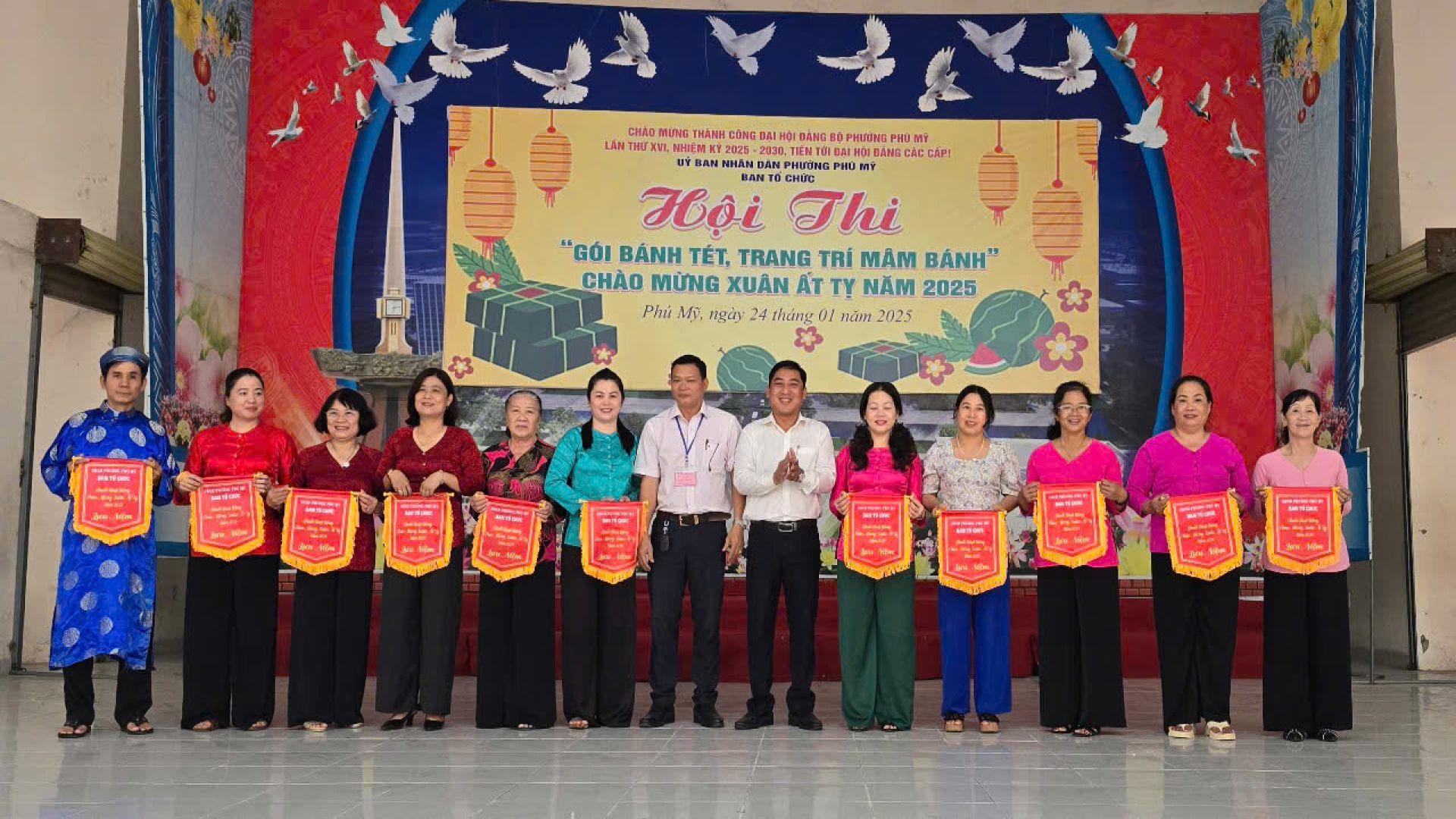 PHÚ MỸ SÔI NỔI VỚI HỘI THI GÓI BÁNH TÉT VÀ TRANG TRÍ MÂM BÁNH MỪNG ĐẢNG, MỪNG XUÂN ẤT TỴ NĂM 2025