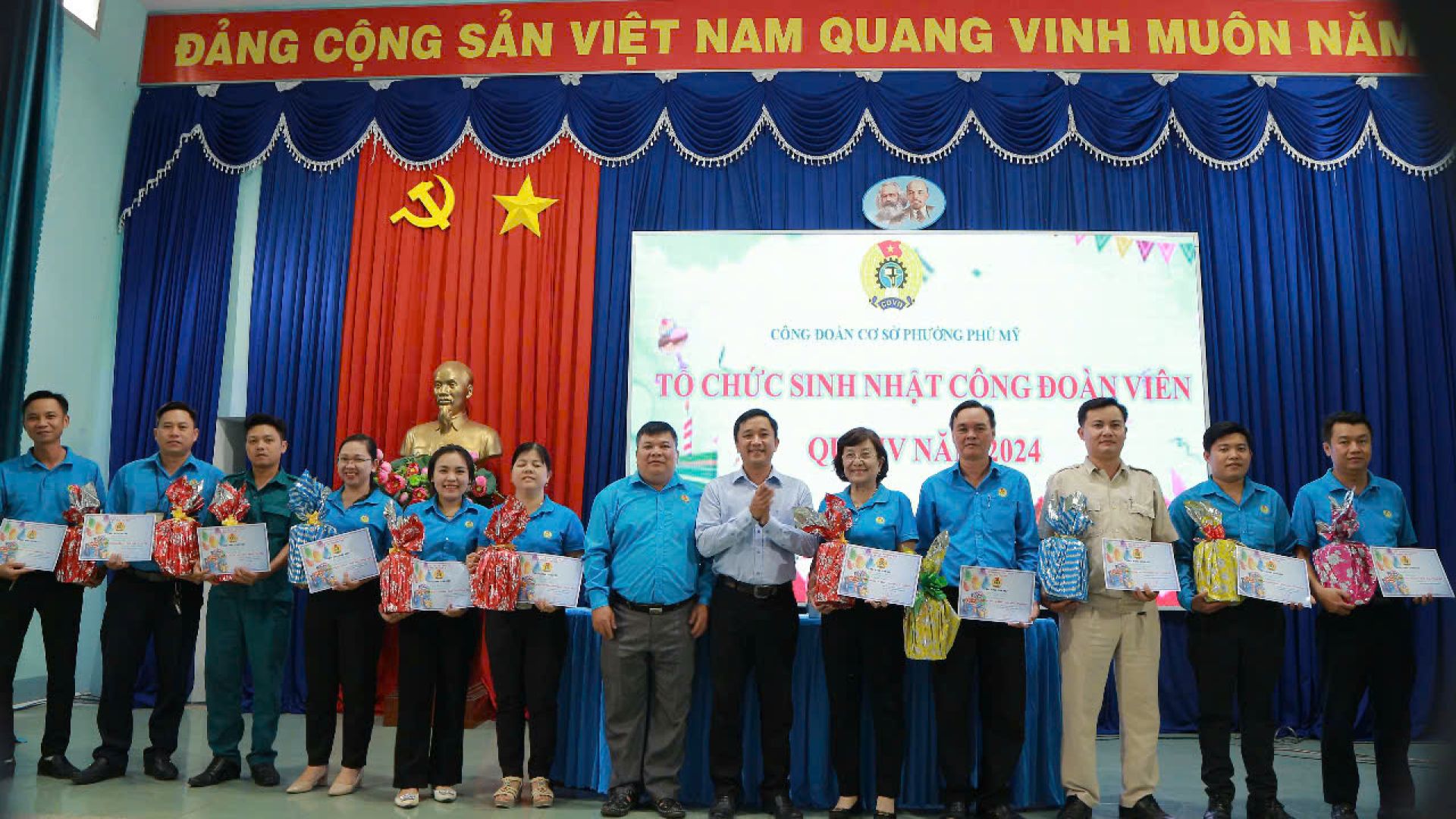 CÔNG ĐOÀN PHƯỜNG PHÚ MỸ TỔ CHỨC HỘI NGHỊ TỔNG KẾT HOẠT ĐỘNG CÔNG ĐOÀN NĂM 2024, TRIỂN KHAI PHƯƠNG HƯỚNG NHIỆM VỤ NĂM 2025 VÀ SINH NHẬT CÔNG ĐOÀN QUÝ IV NĂM 2024.