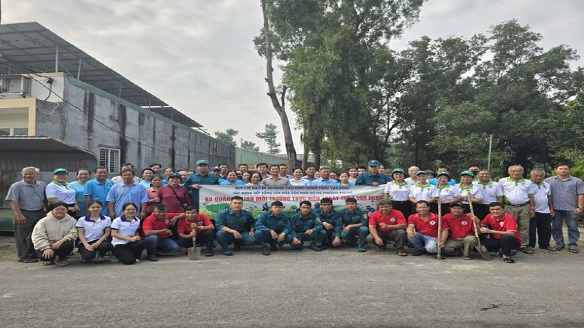 PHƯỜNG PHÚ MỸ RA QUÂN THỰC HIỆN NGÀY THỨPHƯỜNG PHÚ MỸ RA QUÂN THỰC HIỆN NGÀY THỨ BẢY VĂN MINH VÀ TRỒNG CÂY XANH TẠI ĐÌNH HÀM AN. BẢY VĂN MINH VÀ TRỒNG CÂY XANH TẠI ĐÌNH HÀM AN.