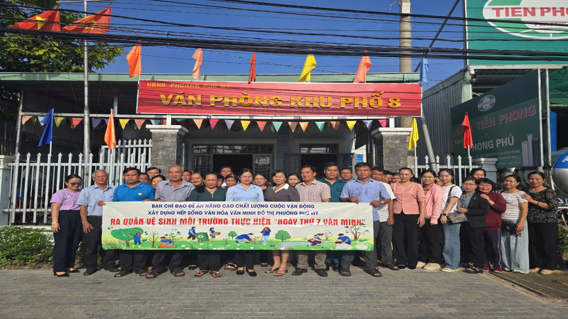 Phường Phú Mỹ ra quân thực hiện ngày thứ bảy văn minh và trồng cây xanh hưởng ứng cuộc vận động phủ xanh đô thị Thủ Dầu Một và hướng đến xây dựng thành phố Thủ Dầu Một xanh – thân thiện giai đoạn 2024 – 2030 và những năm tiếp theo trên địa bàn phường....