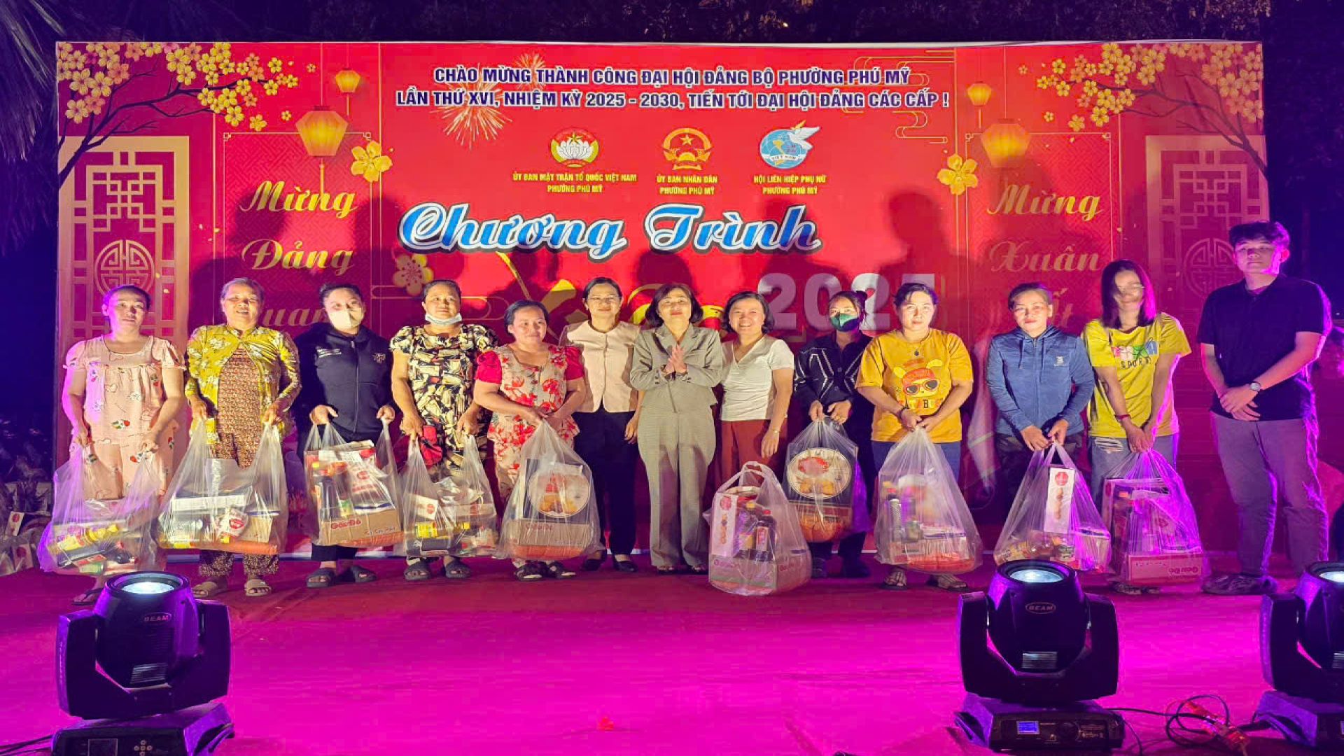 PHƯỜNG PHÚ MỸ TỔ CHỨC CHƯƠNG TRÌNH XUÂN YÊU THƯƠNG NĂM 2025.