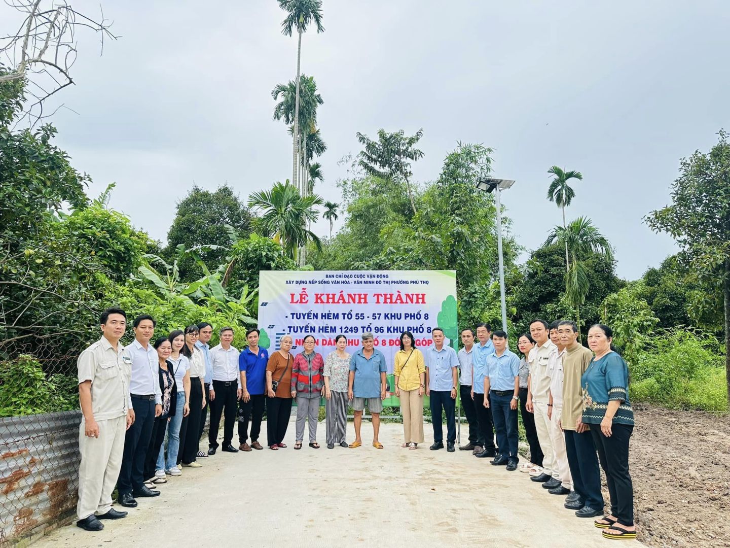 Có thể là hình ảnh về 18 người và văn bản