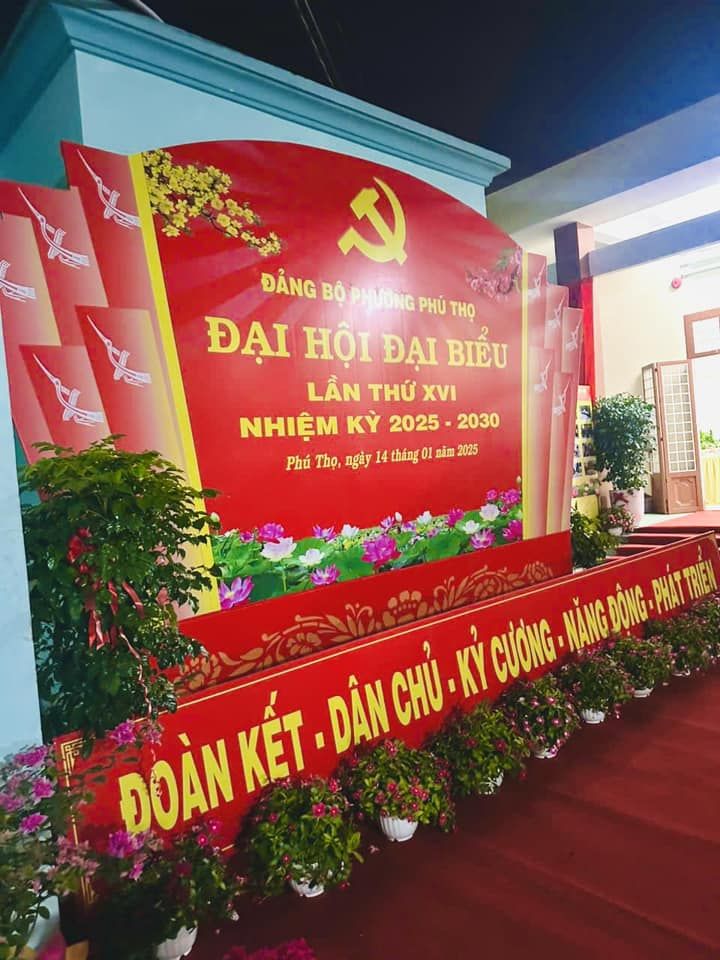 Có thể là hình ảnh về hoa, đền thờ và văn bản