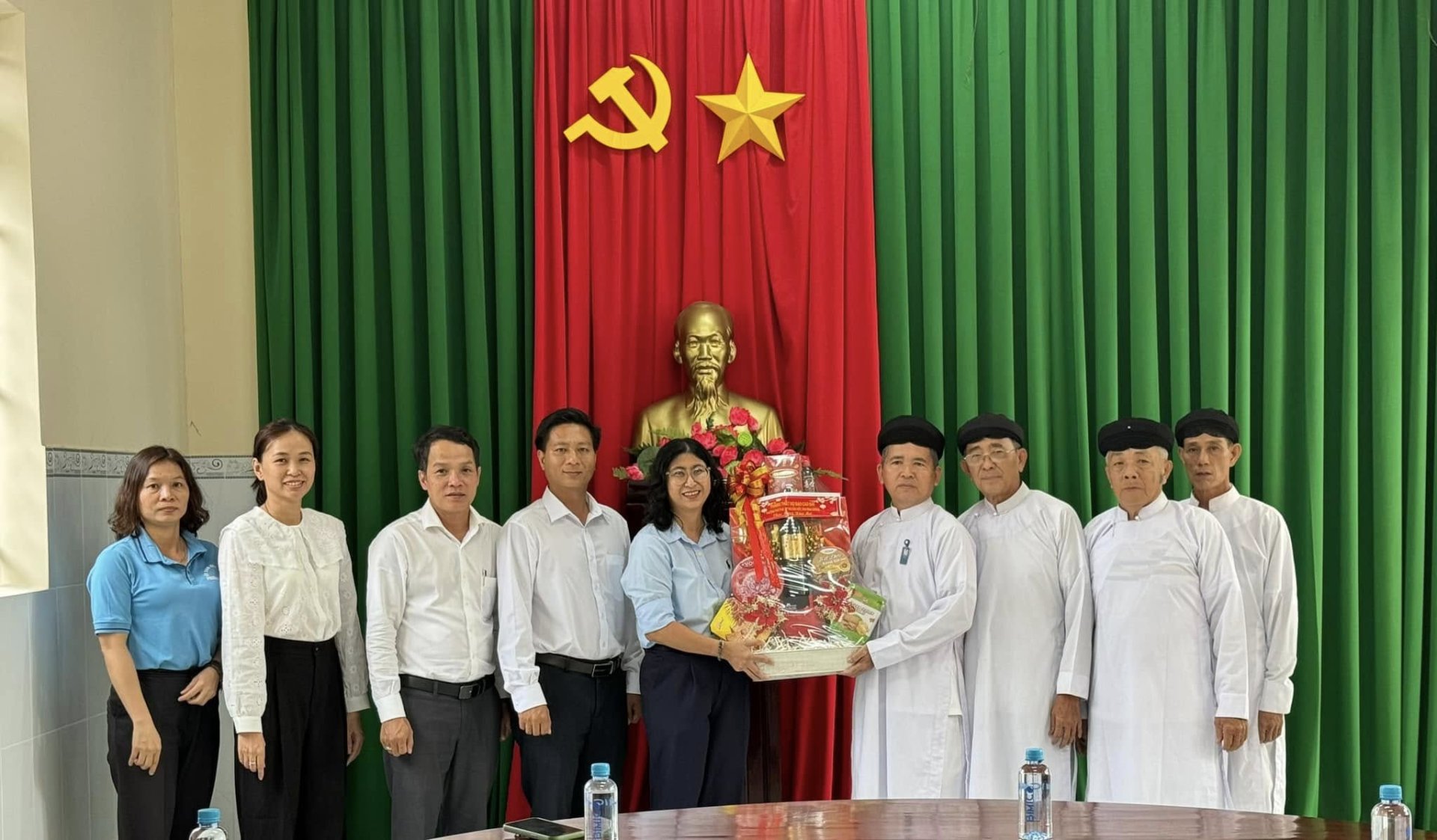 Phường Phú Thọ tiếp đoàn Ban cai quản Họ đạo Cao Đài Phú Thọ đến thăm và chúc Tết