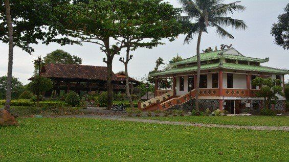 Khu tưởng niệm thi tướng Huỳnh Văn Nghệ