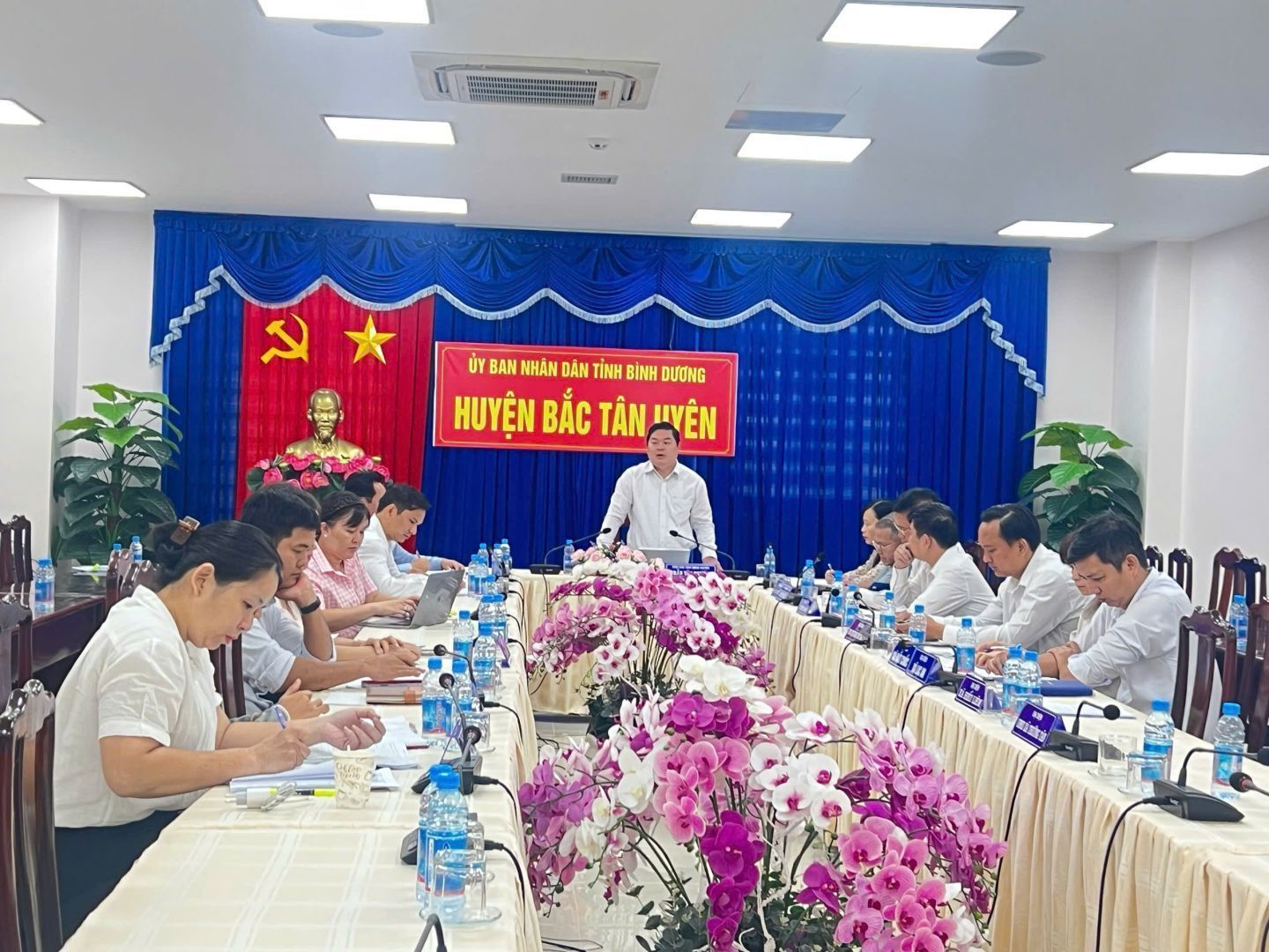 Ông Trần Văn Phương - UVTV - PCT UBND huyện phát biểu tại Hội nghị
