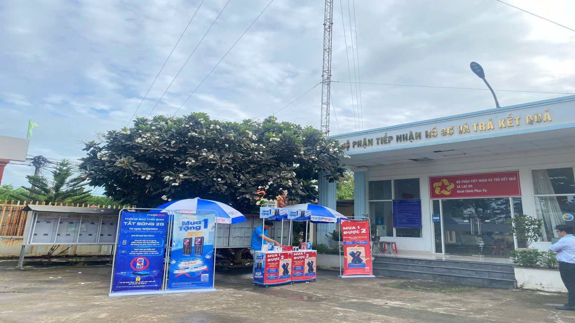Mobifone Bình Dương triển khai đổi sim và thiết bị di động 4G cho người dân