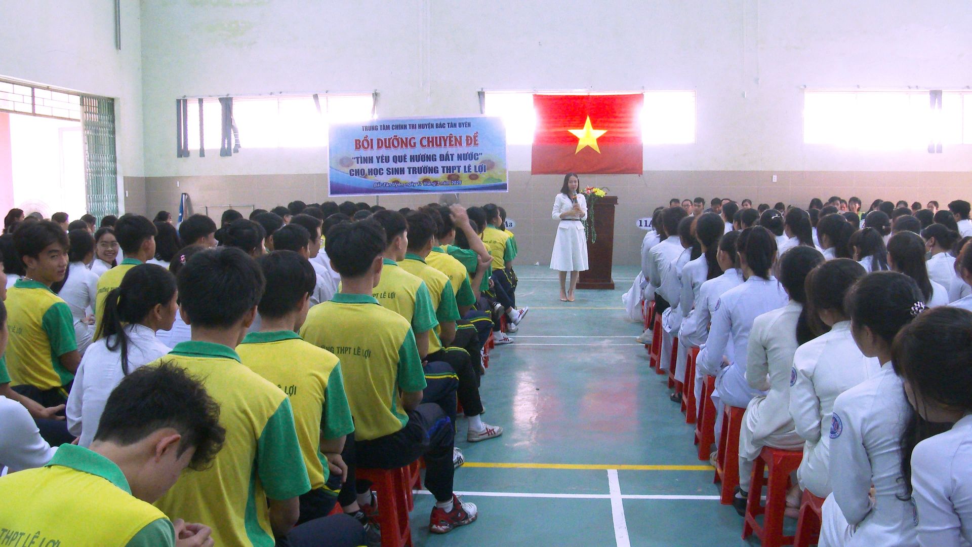 Trung tâm Chính trị huyện phối hợp tổ chức lớp bồi dưỡng chuyên đề tình yêu quê hương đất nước cho học sinh trường THPT Lê Lợi