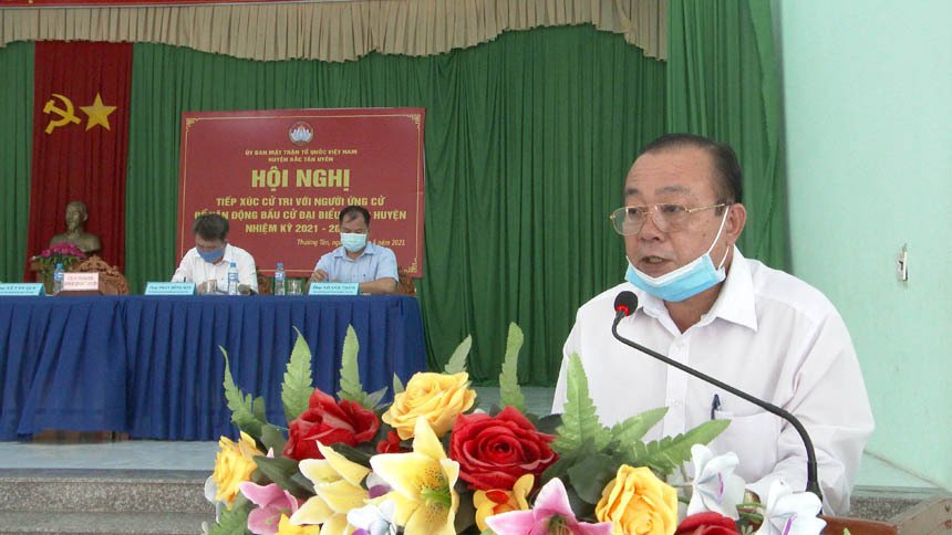 Ứng cử viên đại biểu HĐND huyện tổ bầu cử số 6 tiếp xúc với cử tri xã Thường Tân