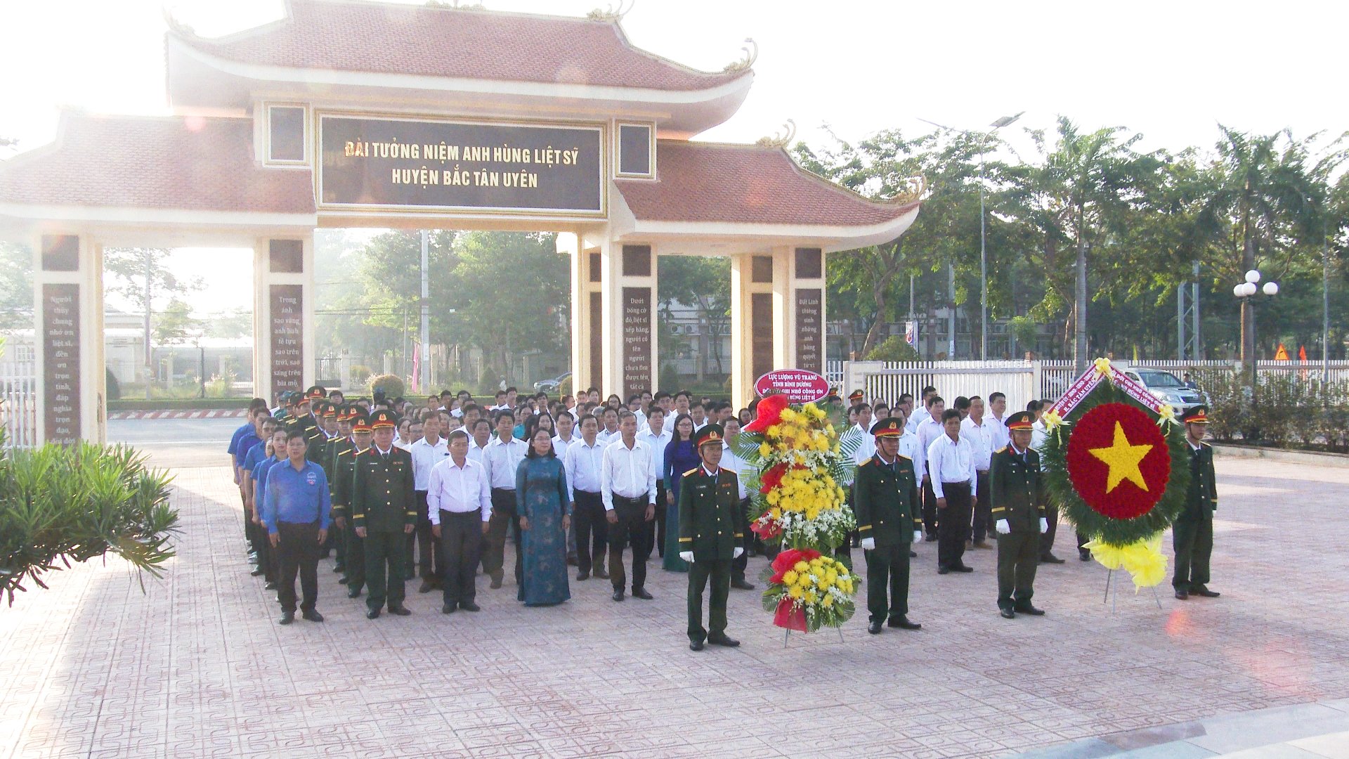 Huyện Bắc Tân Uyên viếng Đài tưởng niệm liệt sĩ nhân kỷ niệm 50 năm ngày giải phóng miền Nam, thống nhất đất nước