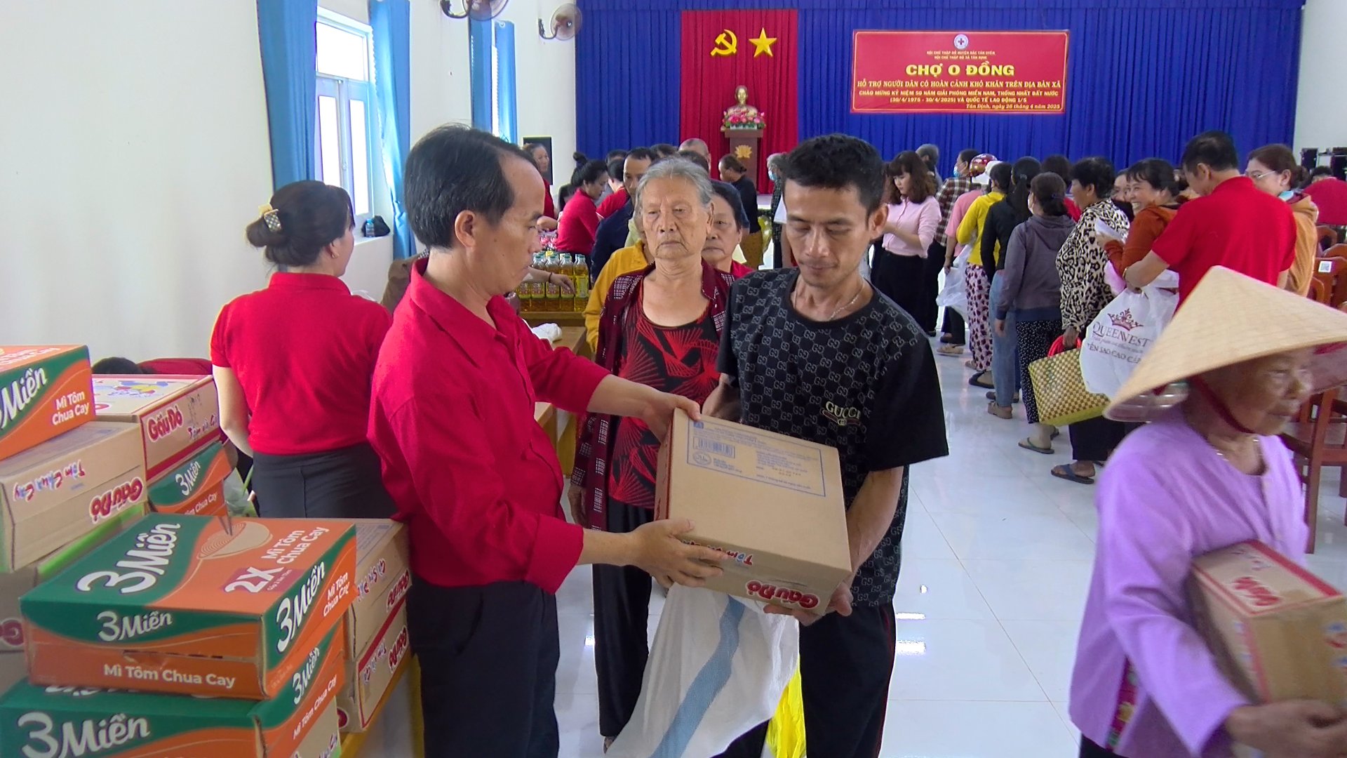 Hội Chữ thập đỏ huyện Bắc Tân Uyên phối hợp tổ chức phiên Chợ 0 đồng tại xã Tân Định