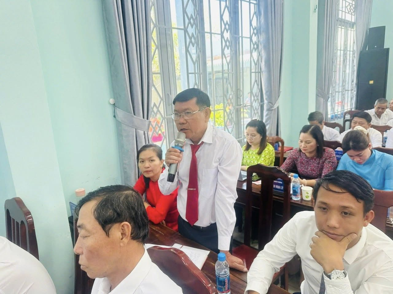 C&oacute; thể l&agrave; h&igrave;nh ảnh về một hoặc nhiều người v&agrave; mọi người đang học